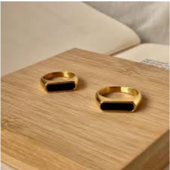 Dainty ring 316L Stainless Steel High Polish Onyx Signet Ring - Picture 7 of 12